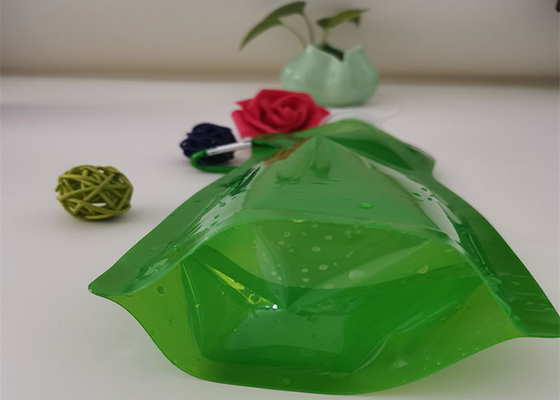 大容量プラスチック水ジュースは袋、BPAの自由な飲み物の口の袋の上に立つ
