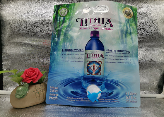 無菌1L 1.5L 3L 5LはVitopの蛇口の栓が付いている二重折目の胸当てのワインが付いている袋の上に立つ