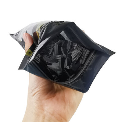 Ziplock式の留め具を備えた、厚さ0.09mmの素材で作られたミディアムサイズの葉巻用ヒュミドールバッグ。葉巻の保管と鮮度維持のためのソリューションを提供します。