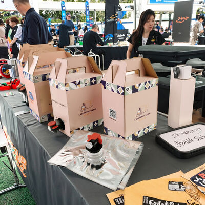 テクスチャードサーフェスバッグインボックスプラスチックコンテナ（スパウト付き）食品グレード液体包装用途に適しています