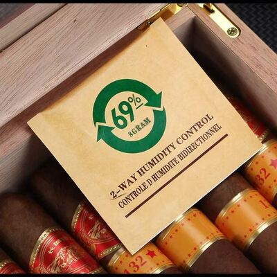 Custom Color Cigar Humidor Bags Medium Size Options Equipped with Inside Humidity Sheet Ensuring Freshness and Longevity