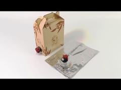 液体包装袋は箱に詰められ,